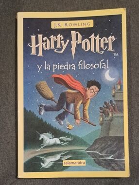 Harry Potter y la piedra filosofal - by J.k. ROWLING